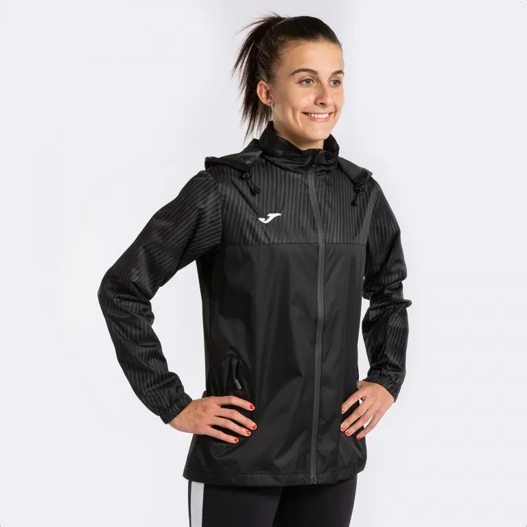 Veste femme noir mannequin.webp
